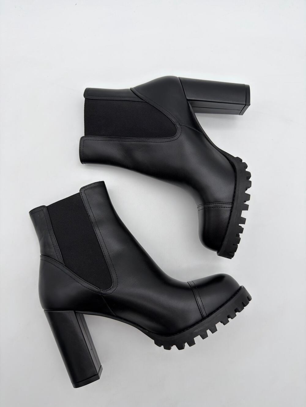 Stuart Weitzman Wenda Leather Lug Sole Ankle Heeled Boots Black US 8.5 EU 39 NWB